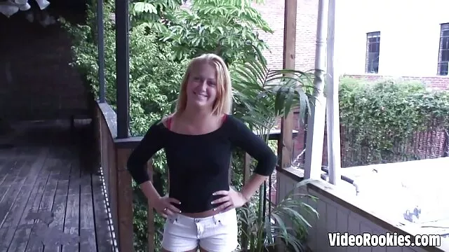 Folla a una jovencita en ver pelis eroticas online el coño y el anal