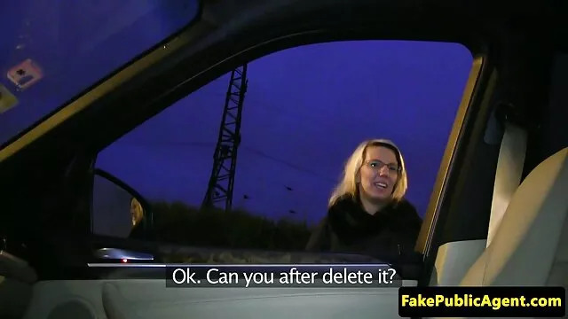 Madura rubia don porno español Kelly Madison con grandes tetas colgantes folla con un vecino