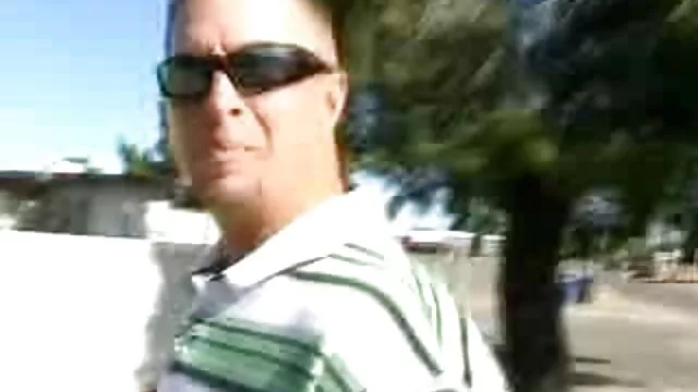 La cachonda Carmen Valentina chupa porn español latino la polla temprano en la mañana