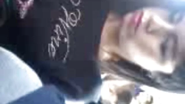 Las perras tienen la boca pequeña y por eso chupa un poco, la mejor pelicula porno en español pero lame mucho.