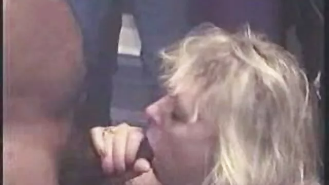 Finalmente, los estudiantes cansados ​​pueden relajarse por completo. Algunos van a la naturaleza, otros de viaje. Estos chicos decidieron peliculas completas xxx online emborracharse y tener una orgía