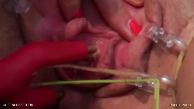 Tres jóvenes lesbianas sexys porno traducido a español protagonizan juegos anales