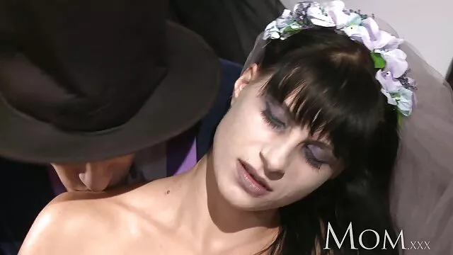 Un tío excitado se folla a videos de sexo casero español chicas jóvenes