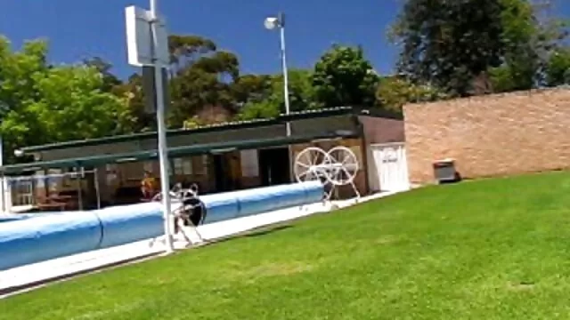 Dos zorras se videos brazzers completos acarician las piernas en pantimedias