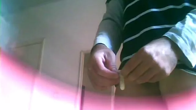 Un tipo calvo con un pene enorme se folla a un bebé en la boca y el coño videos completos brazzers