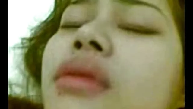 Él repara el tomacorriente de manera tan sexual que la bebé no puede contenerse, mirándolo, se españolas faking abre de piernas y se masturba