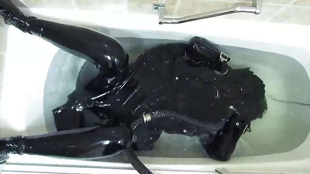 Las suaves lesbianas Trillium y videos xxx gratis en castellano Lauren Phillips lamen junto a la piscina