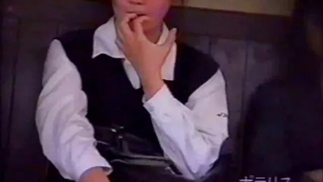 La vídeos x en castellano hembra dominante llena de cera a la perra atada, aprieta sus papilas y labios con pinzas para la ropa, escribe en su frente que es su instrumento, le pone un arnés y se folla a sí misma