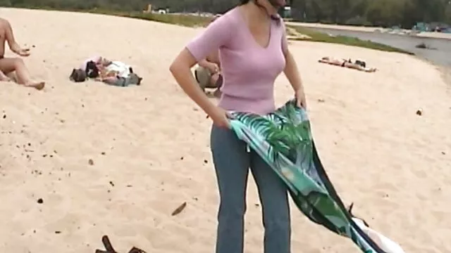 Una jovencita tetona disfruta con Cooney y gay porno en español folla con un chico