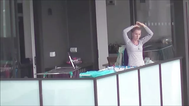 Rubia pprnoespañol en lencería blanca folla por los dos agujeros y se corre fuerte