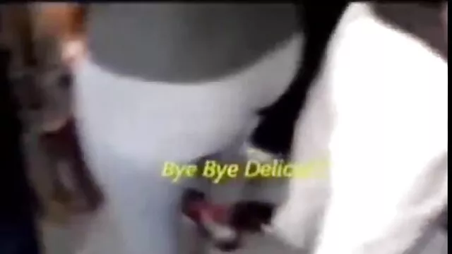 Dos bonitas zorras, por una tarifa inmodesta, potno español se lamieron los dulces coños frente a un pervertido preocupado