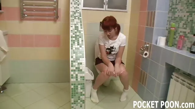 Dos perras depravadas ataron a un tipo en una silla ginecológica, lo follaron con arneses, lo golpearon con las manos y los pies, y luego le insertaron un embudo videos pirno gratis en español en el culo y le vertieron un tanque lleno de lluvia dorada en el culo.