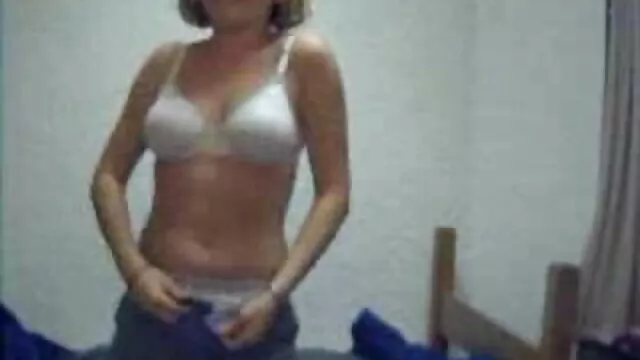 Un padrastro calvo se folla a una joven y sexy hijastra en xxx castellano hd un anal estrecho