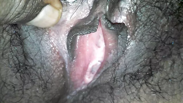 Una hermosa chica se entregó a dos parejas brutales a la pono en español vez